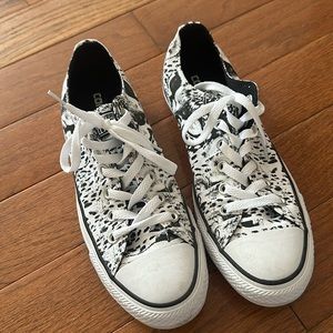 Converse Low Tops: 553401F Size 9